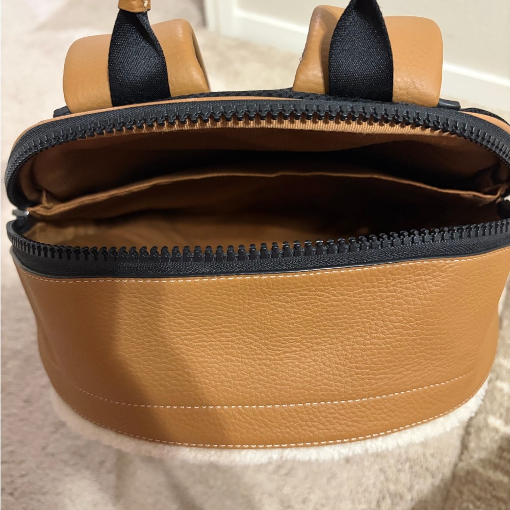 Coach West Backpack with Shearling motif - Picture 5 of 11